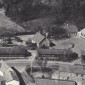 Luftfoto 1980. Skolen i centrum. GIF's håndboldfaciliteter i baggrunden. Mejeri og købmandshandel i forgrunden.